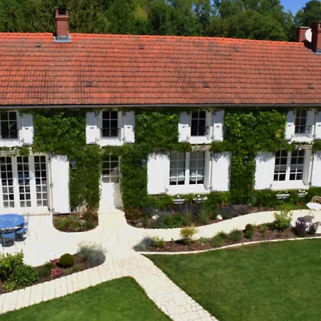 Au Pre Du Moulin Bed & Breakfast 3*